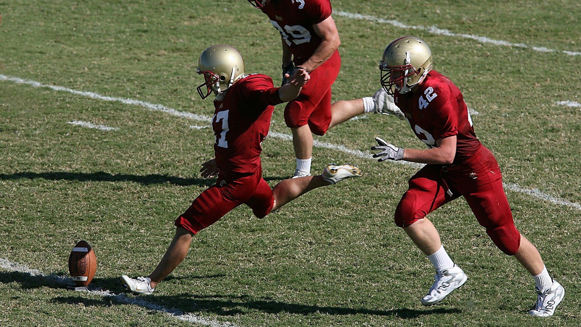 姆伯莫与阿马德的庆祝舞蹈，源自辛普森一家的足球文化新符号